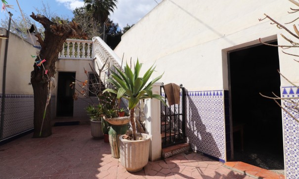 Återförsäljning - Fristående villa -
Heredades - Heredades - Village