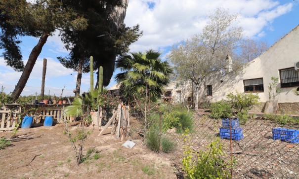 Återförsäljning - Fristående villa -
Heredades - Heredades - Village