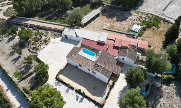 Sale - Finca Country Property -
Villena