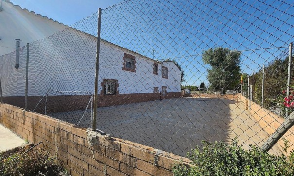 Sale - Finca Country Property -
Villena