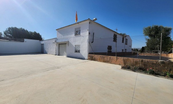 Sale - Finca Country Property -
Villena