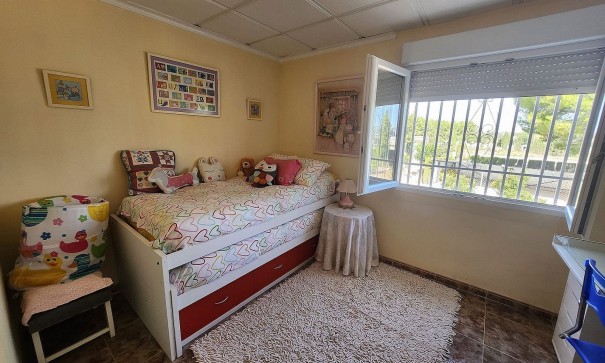 Sale - Finca Country Property -
Villena