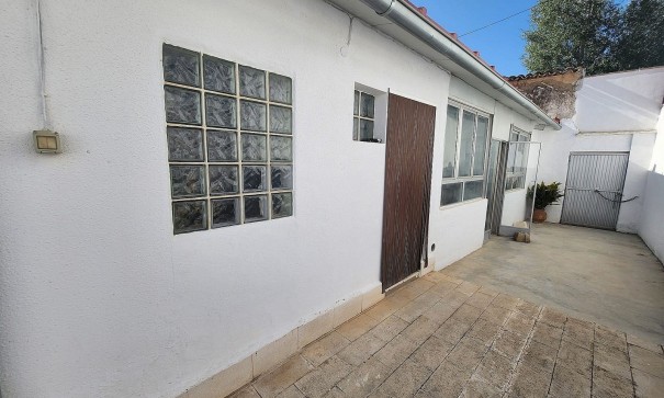 Sale - Finca Country Property -
Villena