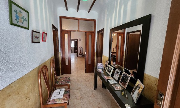 Resale - Stadthaus -
Yecla