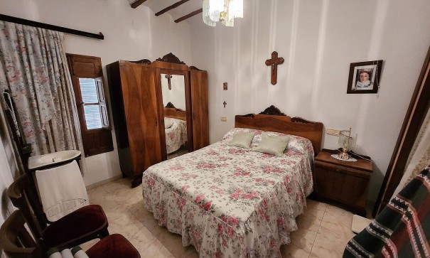 Resale - Stadthaus -
Yecla