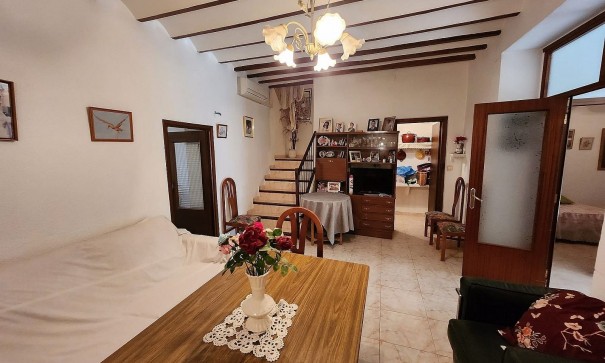 Resale - Stadthaus -
Yecla