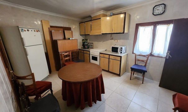 Resale - Stadthaus -
Yecla