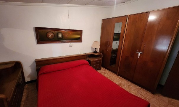 Resale - Stadthaus -
Yecla