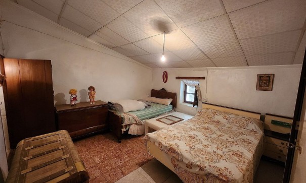 Resale - Stadthaus -
Yecla