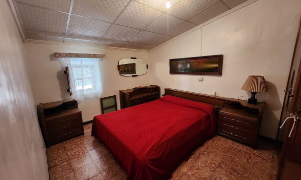 Resale - Stadthaus -
Yecla