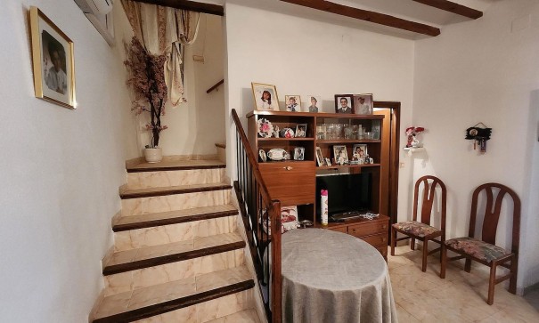 Resale - Stadthaus -
Yecla