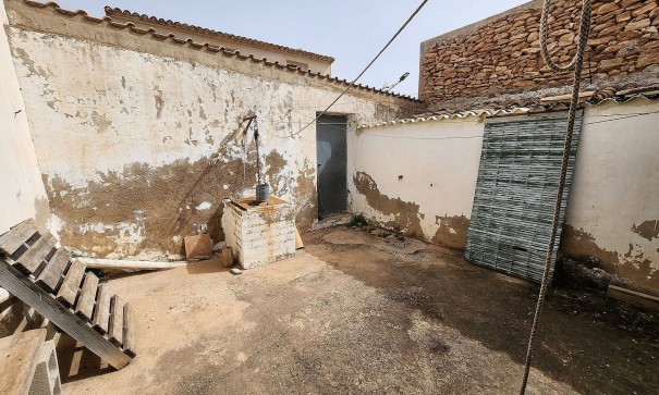 Resale - Stadthaus -
Yecla