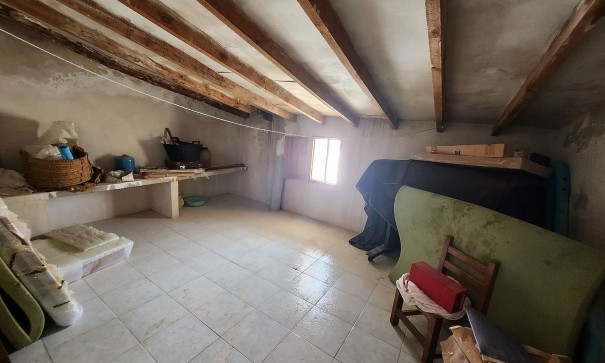 Resale - Stadthaus -
Yecla