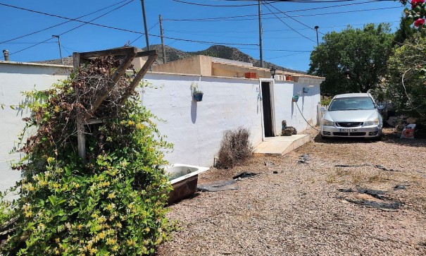 Videresalg - Finca landejendom -
Algueña