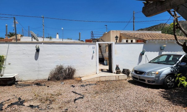 Videresalg - Finca landejendom -
Algueña