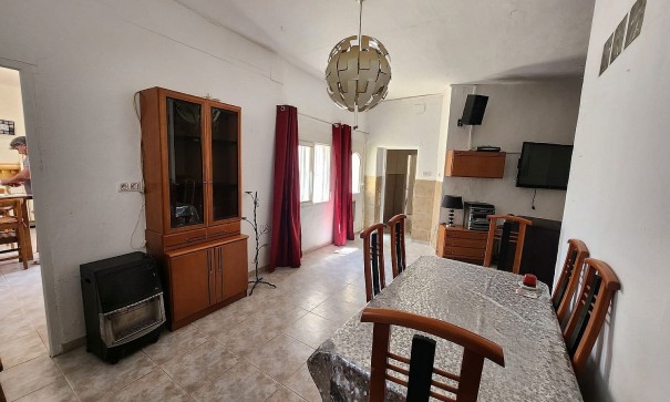 Videresalg - Finca landejendom -
Algueña