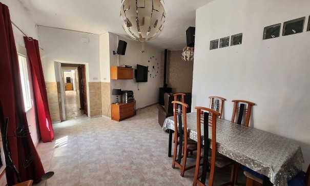 Videresalg - Finca landejendom -
Algueña