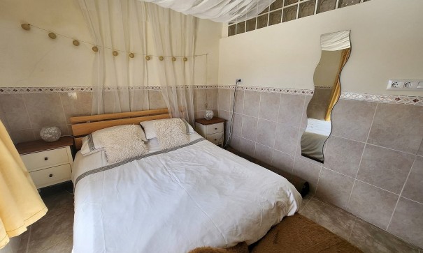 Videresalg - Finca landejendom -
Algueña