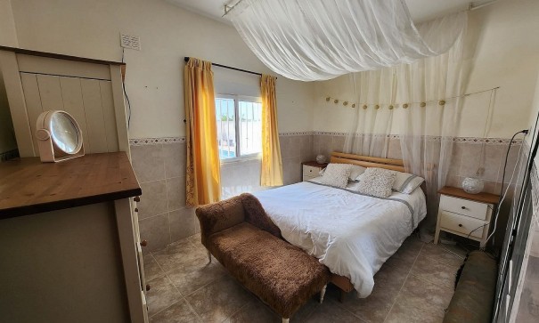 Videresalg - Finca landejendom -
Algueña