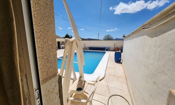 Videresalg - Finca landejendom -
Algueña