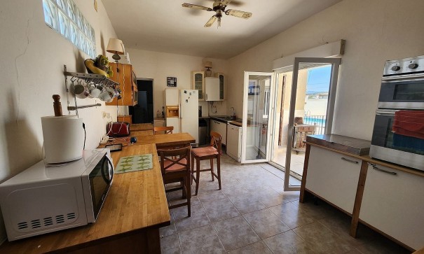 Videresalg - Finca landejendom -
Algueña