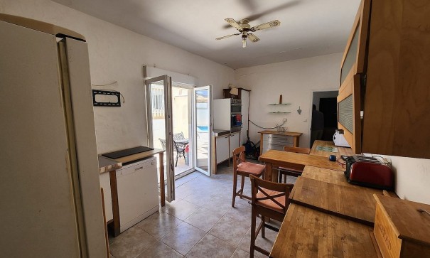 Videresalg - Finca landejendom -
Algueña