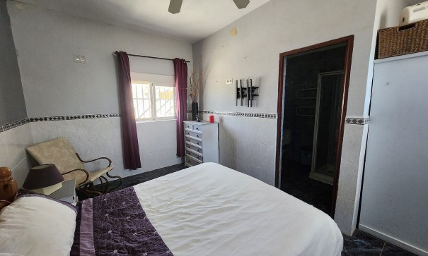 Videresalg - Finca landejendom -
Algueña