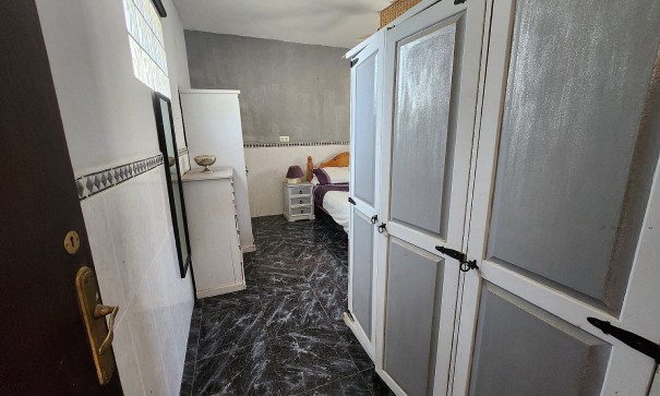 Videresalg - Finca landejendom -
Algueña