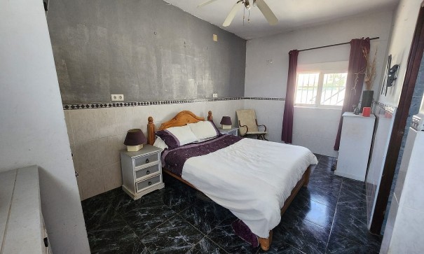 Videresalg - Finca landejendom -
Algueña