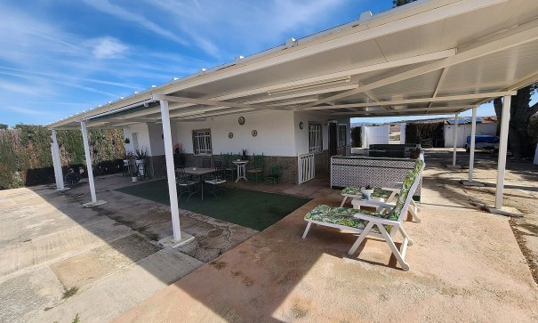 Videresalg - Fritliggende villa -
Villena