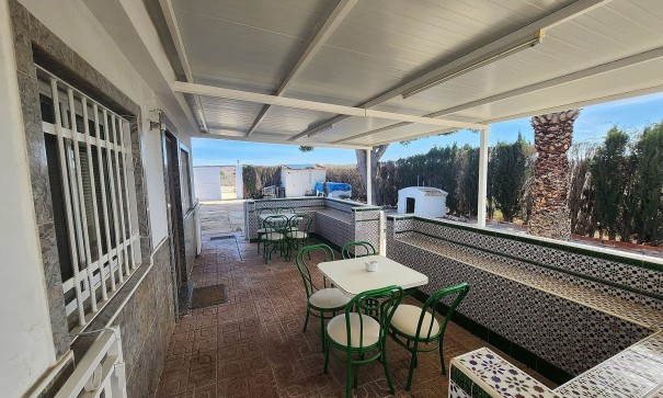 Videresalg - Fritliggende villa -
Villena