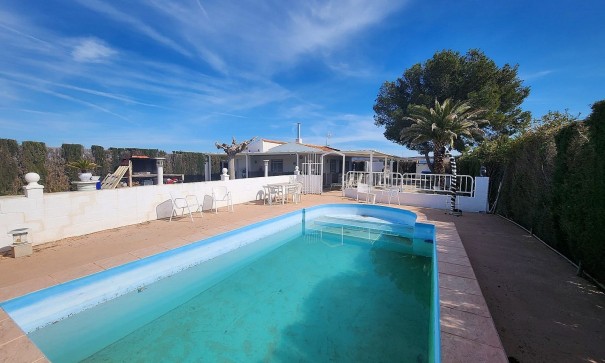 Videresalg - Fritliggende villa -
Villena