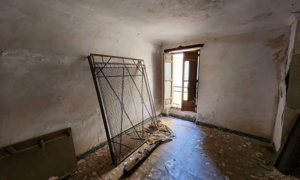 Resale - Stadthaus -
Villena