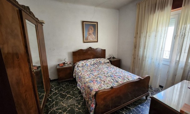 Sale - Town house -
Villena