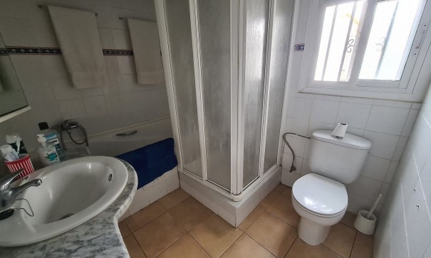 Videresalg - Byhus -
SAX