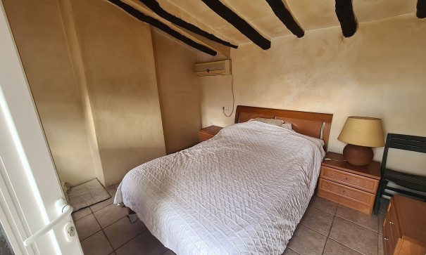 Videresalg - Byhus -
SAX