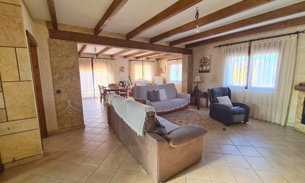 Återförsäljning - Fristående villa -
Pinoso