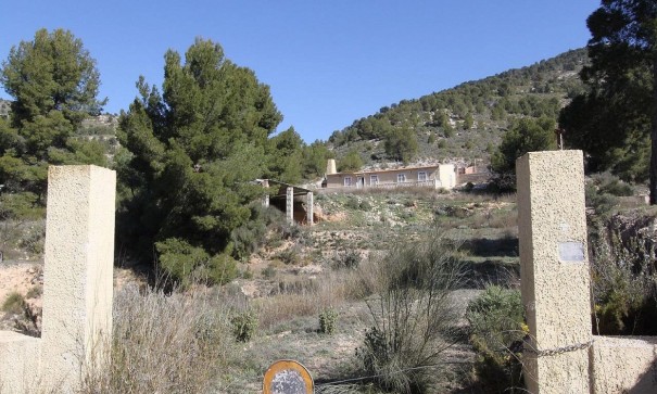 Återförsäljning - Fristående villa -
Petrer