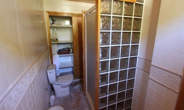 Återförsäljning - Fristående villa -
Petrer