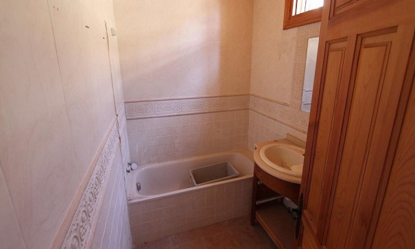 Återförsäljning - Fristående villa -
Petrer