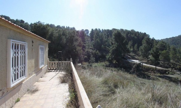 Återförsäljning - Fristående villa -
Petrer