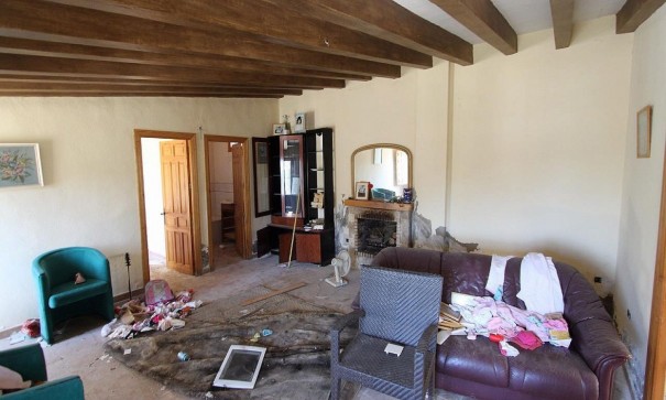 Återförsäljning - Fristående villa -
Petrer