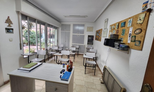 Revente - Maison de ville -
Monóvar