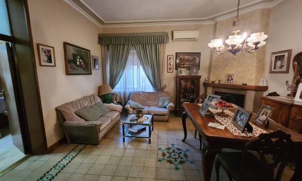 Revente - Maison de ville -
Monóvar