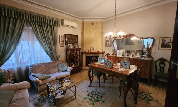 Revente - Maison de ville -
Monóvar