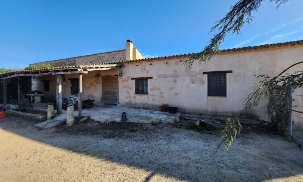 Videresalg - Finca landejendom -
Pinoso