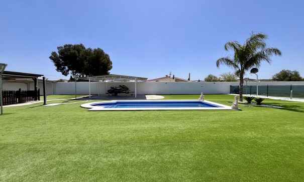 Videresalg - Finca landejendom -
Alcantarilla