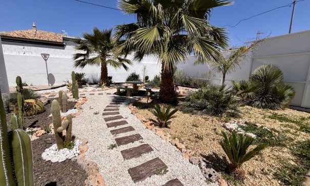 Videresalg - Finca landejendom -
Alcantarilla