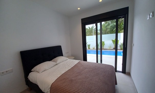 Venta - Chalet Independiente -
Pilar de la Horadada