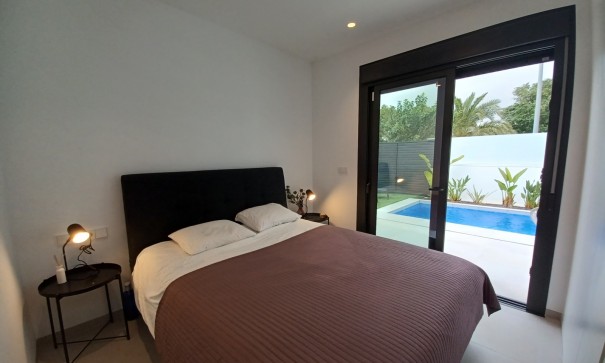 Venta - Chalet Independiente -
Pilar de la Horadada